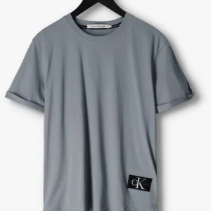 mode pas chere Calvin Klein T-shirt Badge Turn Up Sleeve En Gris 13