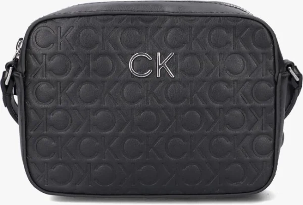 Calvin Klein Re-lock Camera Bag Emb Mono Sac Bandoulière En Noir site pas cher 1